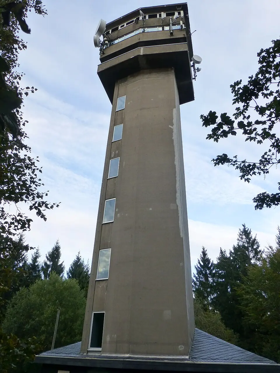 Bild: Muck · CC BY-SA 4.0 Aussichtsturm Köppel