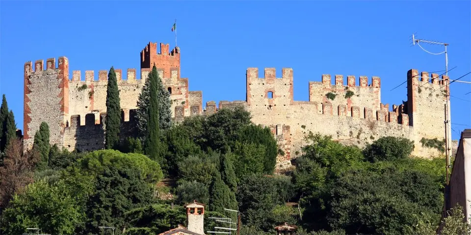 Obrázok: Alessandro Vecchi · CC BY-SA 3.0 castello scaligero di Soave
