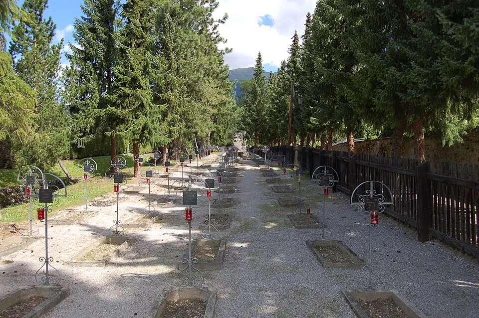 Image: Michael Kranewitter · CC BY-SA 3.0 Soldatenfriedhof des 1. Weltkrieges