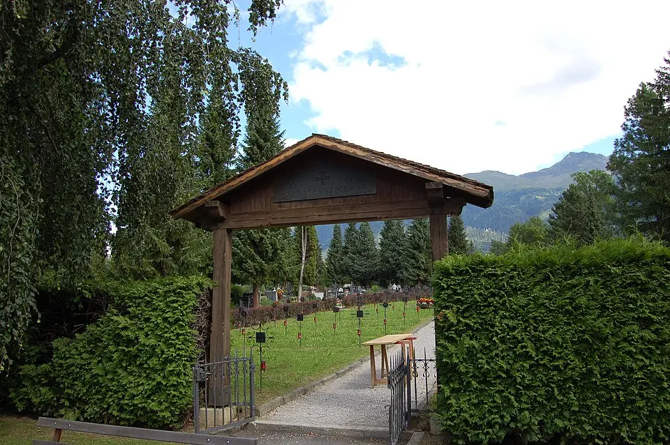 Image: Michael Kranewitter · CC BY-SA 3.0 Soldatenfriedhof des 2. Weltkrieges