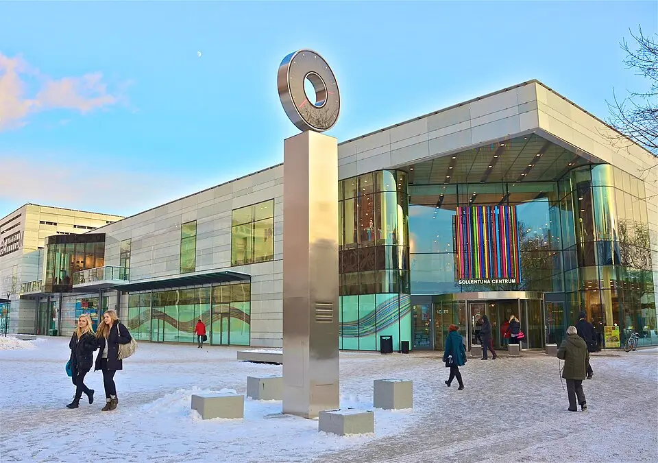 Obrázek: Frankie Fouganthin · CC BY-SA 3.0 Sollentuna centrum