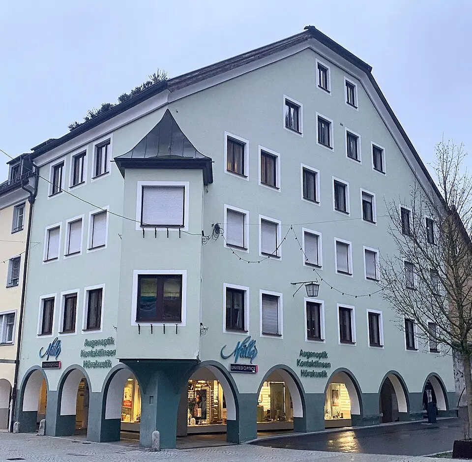 Wohn- und Geschäftshaus
