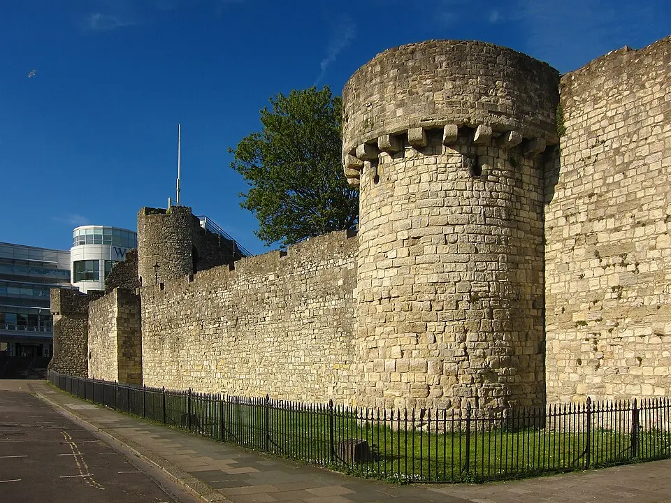Town wall: section from 75yds (70m) E of Arundel Tower to limit of castle site including Arundel and Catchcold Towers