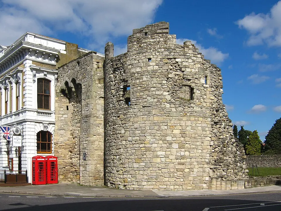Image: Michael Coppins · CC BY-SA 4.0 Water Gate Tower