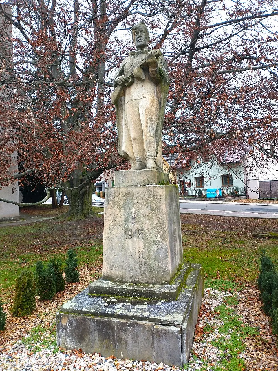 Obrázek: MOs810 · CC BY 4.0 Socha rudoarmějce