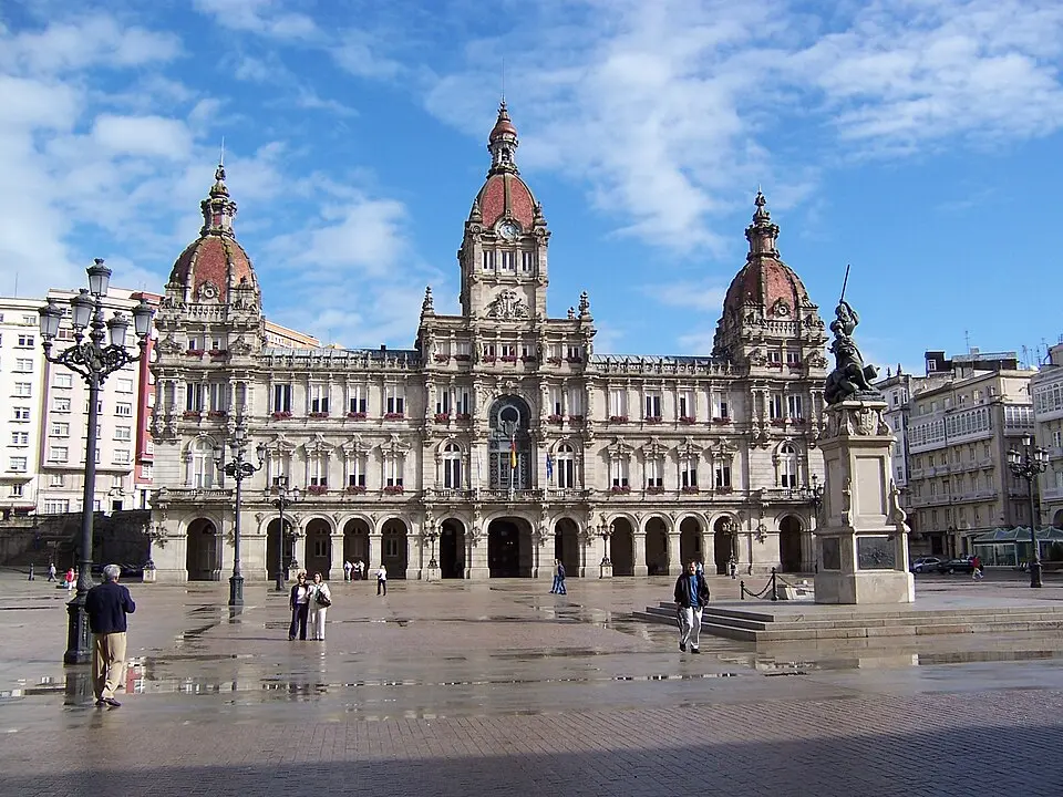 Feltöltötte: Csörföly D · CC BY-SA 3.0 Palacio municipal de La Coruña