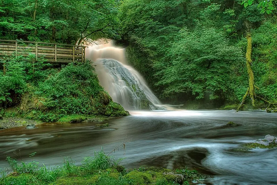 Spectacle E'e Falls