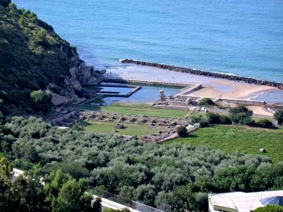 Image: MM · Public domain villa de Tibère