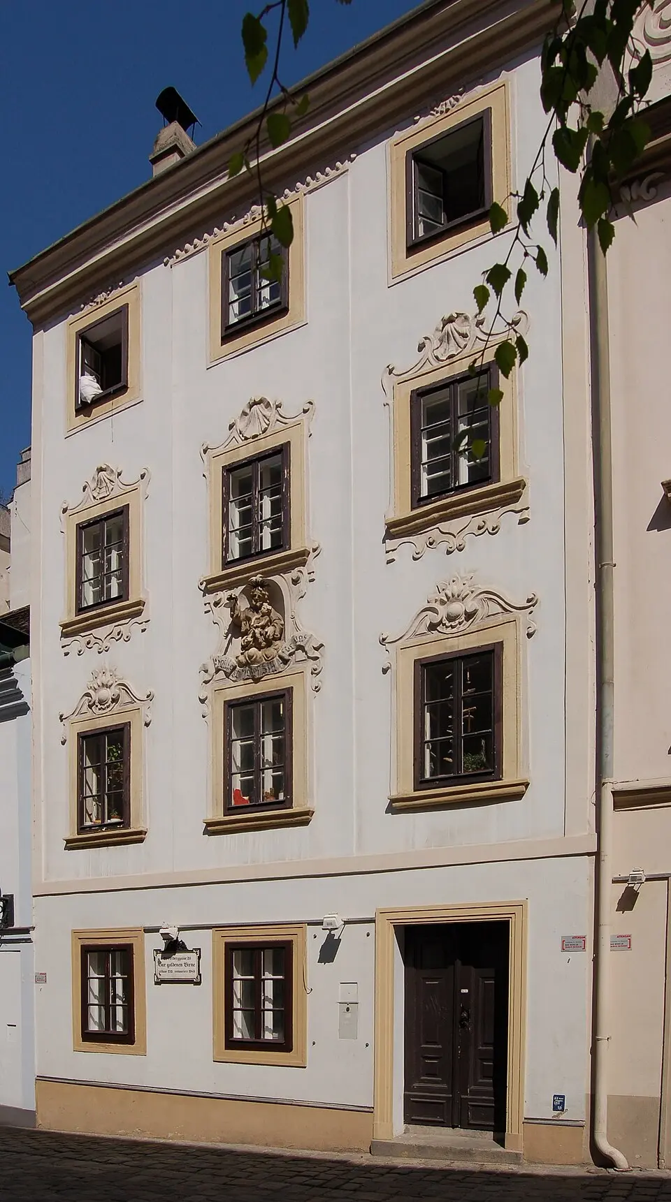 Miethaus, Zur goldenen Birn, Zum steinernen Christkindl