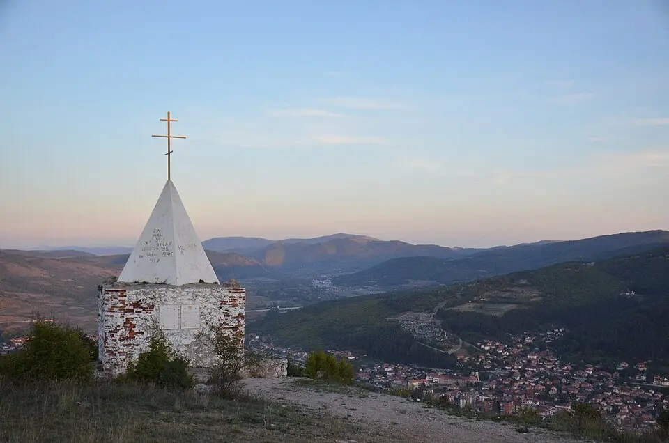 Спомен-костурница Паметник