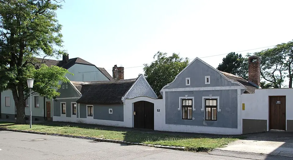 Bauernhaus und Rohrscheune