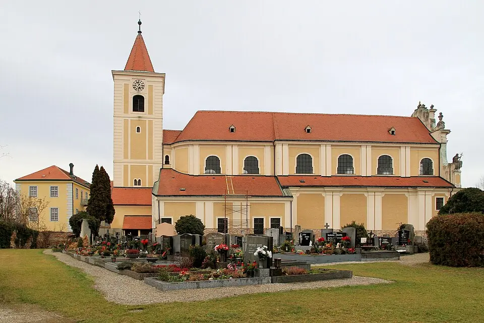 Kath. Pfarrkirche hl. Andreas (ehem. Stiftskirche) und Friedhof
