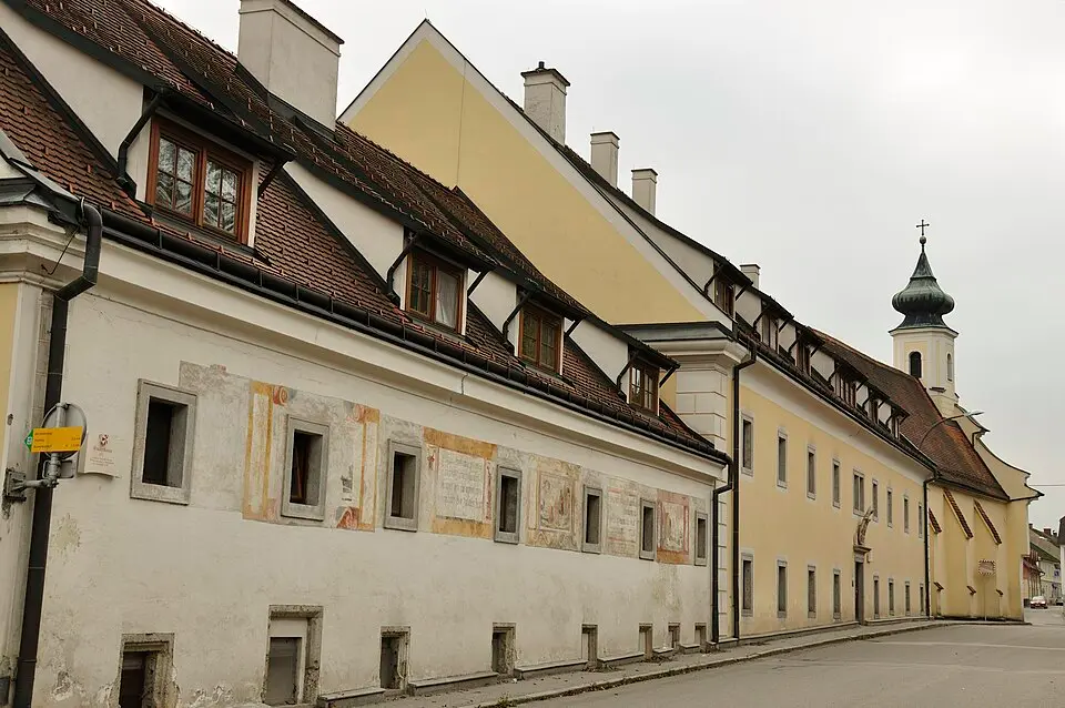 Johanneskirche mit Bruderhaus und ehem. Stiftsspital und Florianibrunnen