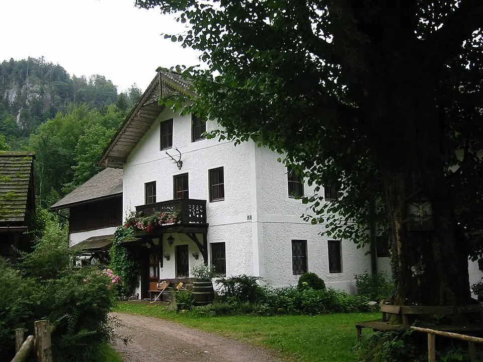Image: Szojak (talk) · CC BY-SA 3.0 AT Seehaus (ehem. Sägemühle), Müllerstöckl und Eselstall