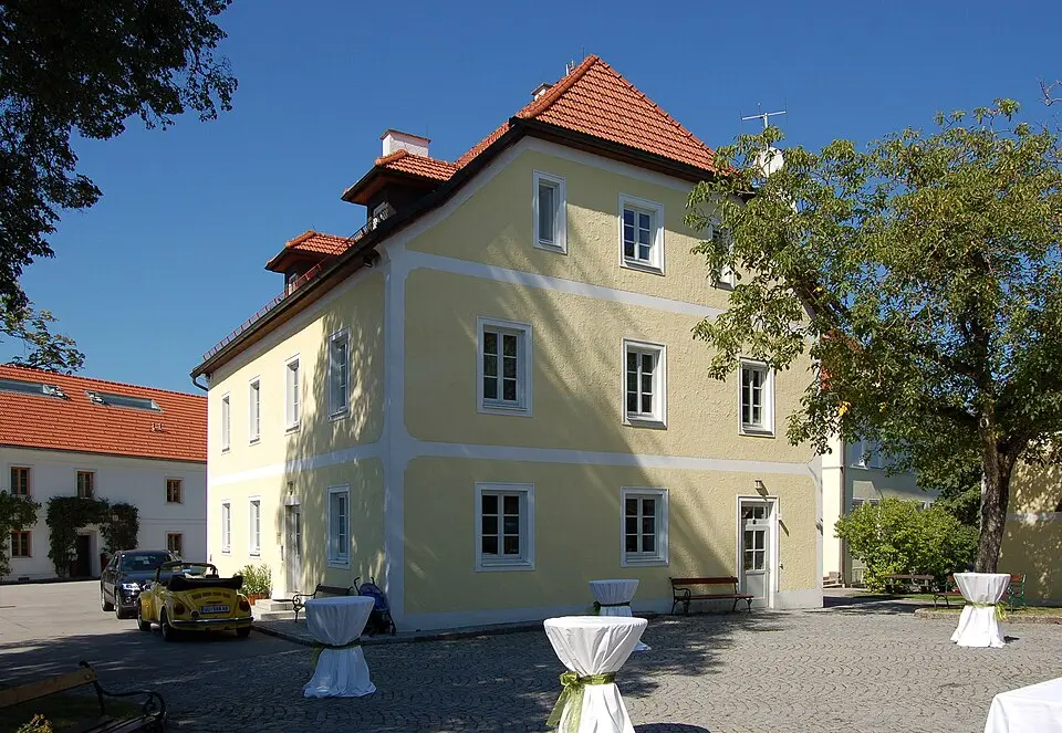 Wohnhaus, ehem. Volksschule
