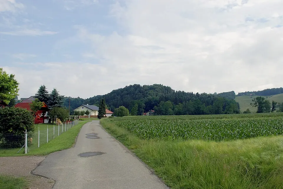 Mittelalterliche Wehranlage am Taborkogel