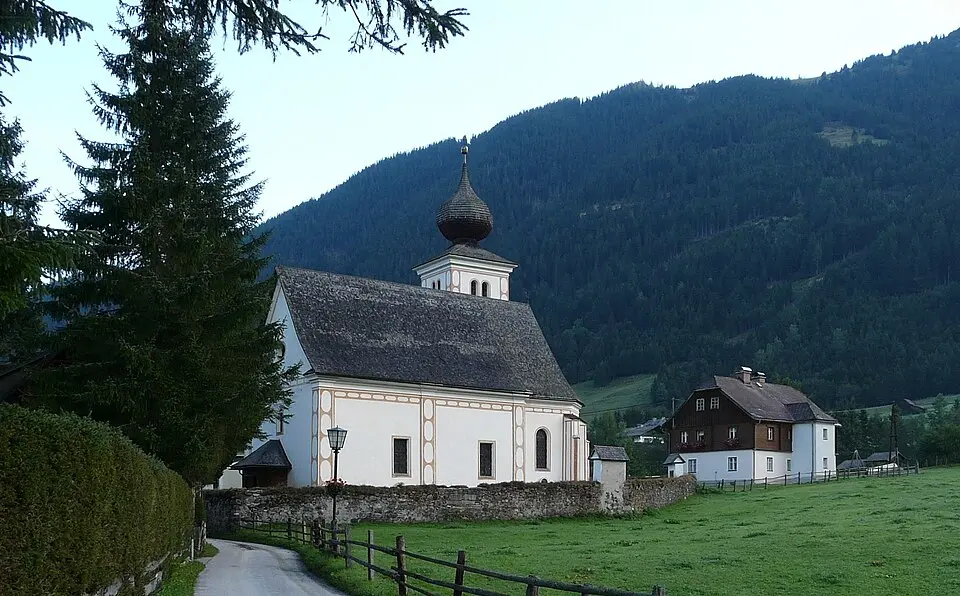 Friedhof mit Initienkapellen