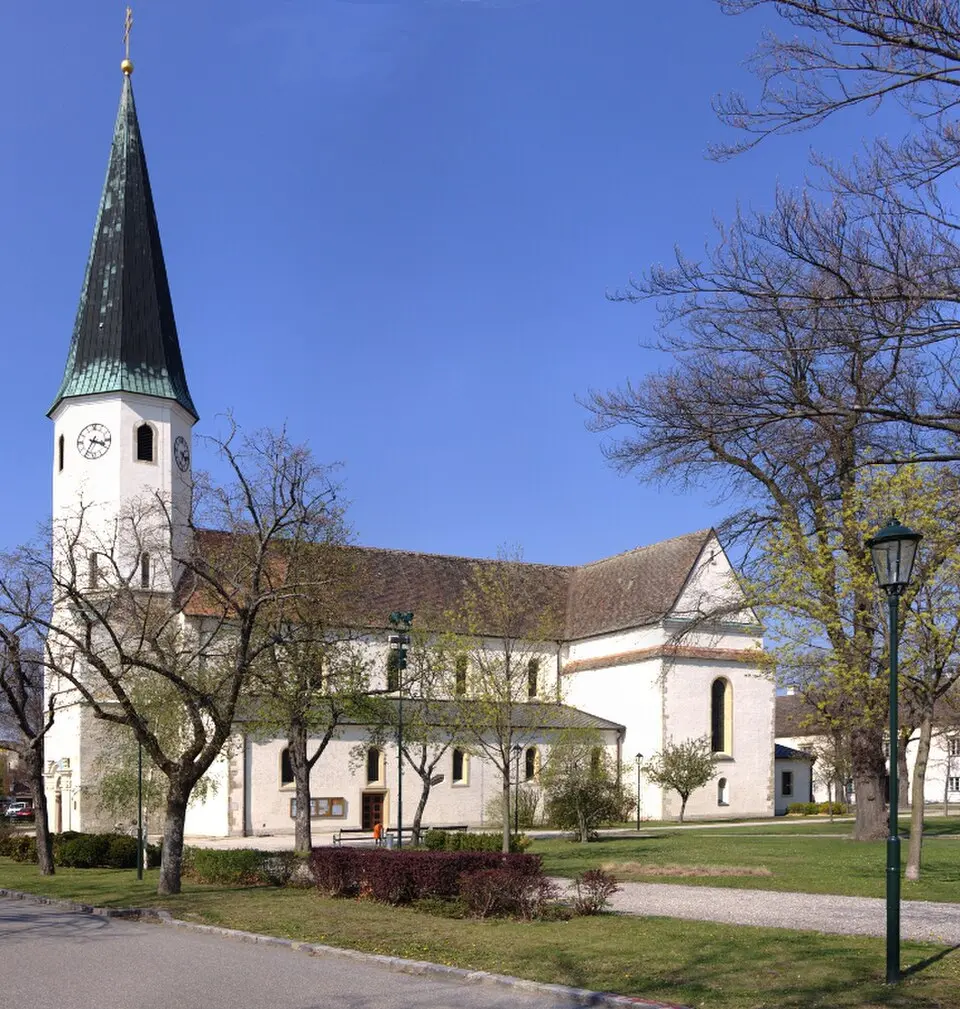 Image: MKir 13 · CC BY-SA 3.0 Pfarrkirche St. Vitus (Laa a.d. Thaya)