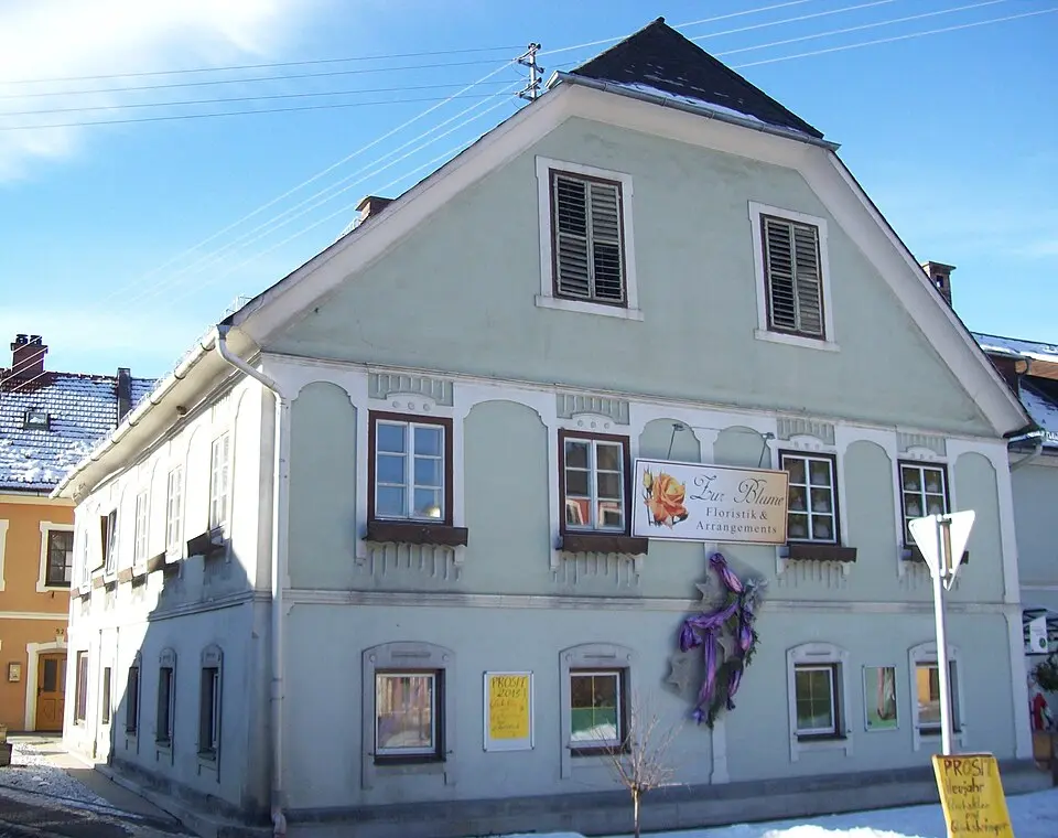 Bild: Herbert Krenn · CC BY-SA 3.0 AT Wohn- und Geschäftshaus, ehem. Kindergarten (eingeschränkt auf die Außenerscheinung)