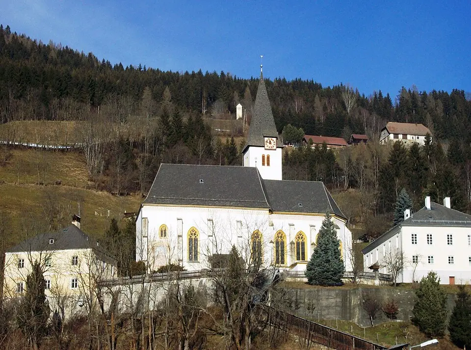 Kath. Pfarrkirche hl. Johannes der Täufer mit Kirchhof