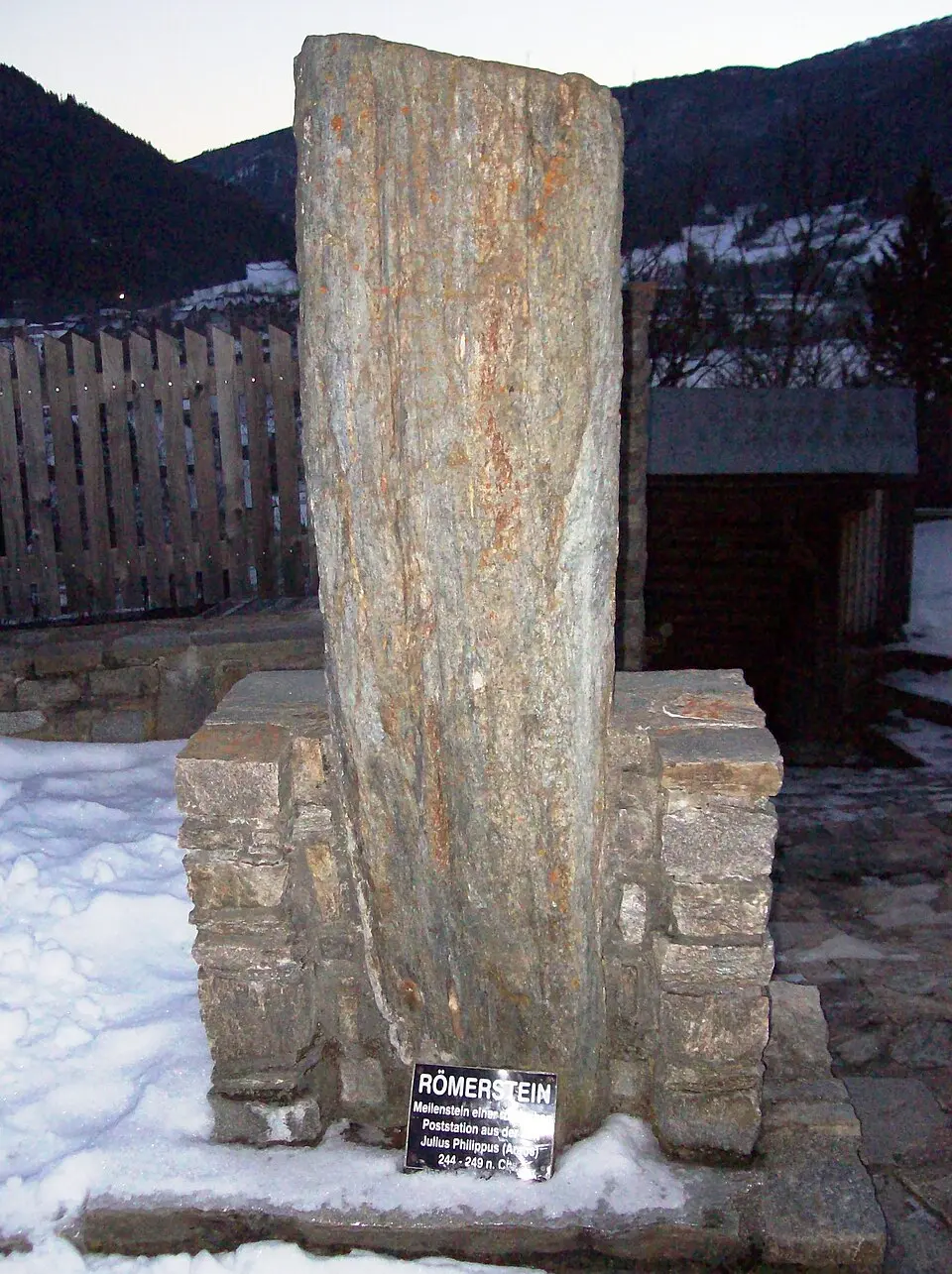 Bild: Herbert Krenn · CC BY-SA 3.0 AT Römischer Meilenstein