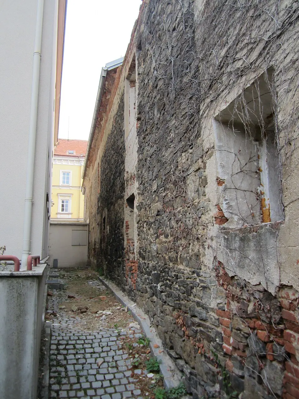 Bild: Kwerdenker · CC BY-SA 3.0 Teil der Stadtmauer