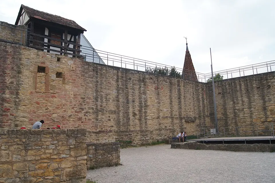 Obrázok: Dr. Bernd Gross · CC BY-SA 3.0 Stadtmauer Marbach, Schlosserker (Wildermuthstraße 2/2)