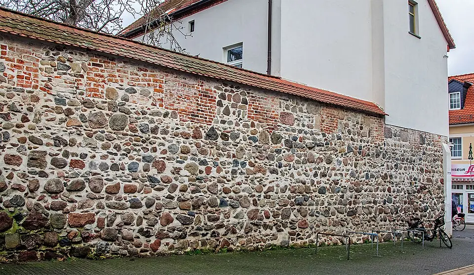 Bild: Georgfotoart · CC BY-SA 4.0 Stadtmauer Mauerstraße