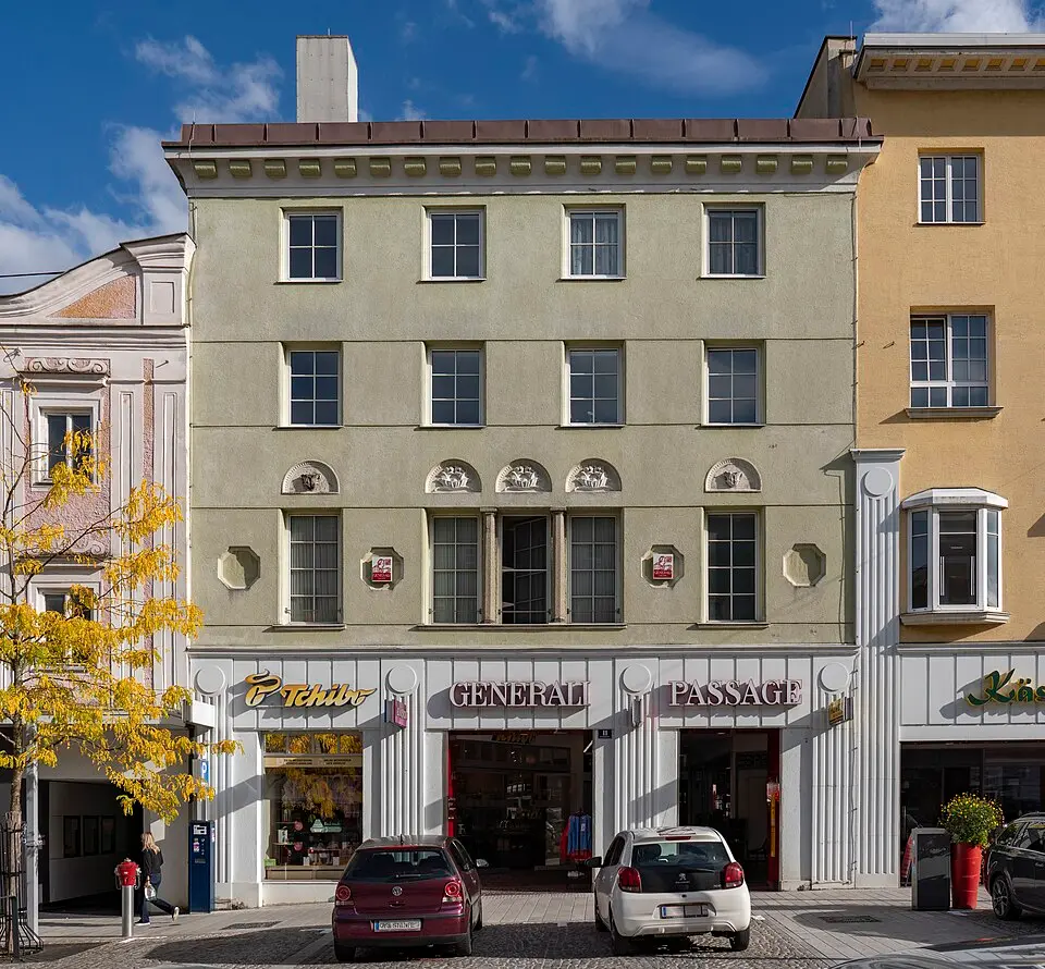 Wohn- und Geschäftshaus