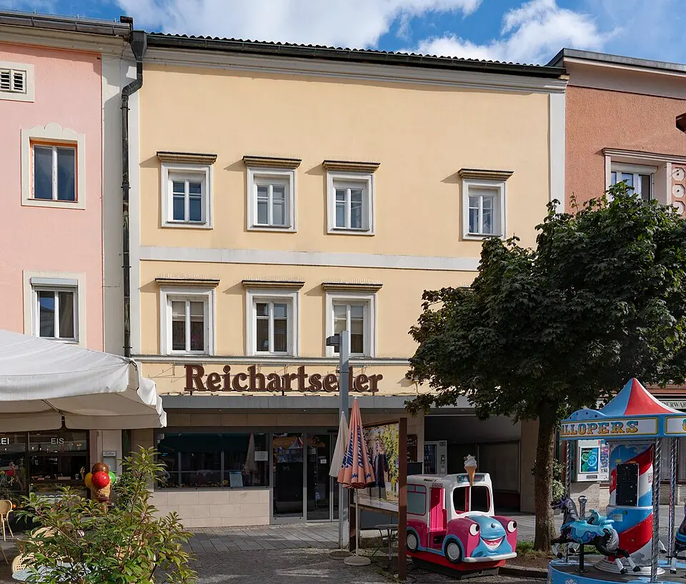 Wohn- und Geschäftshaus