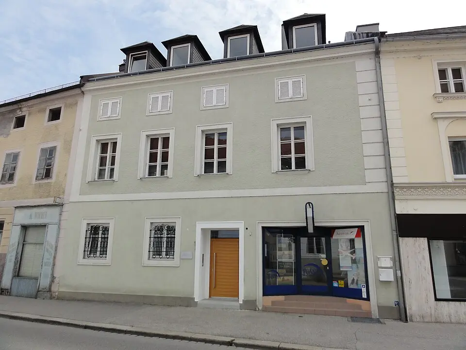 Bild: FranzOvilava (talk) · CC BY-SA 3.0 AT Mehrteilige Hausanlage