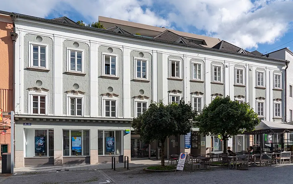 Wohn- und Geschäftshaus