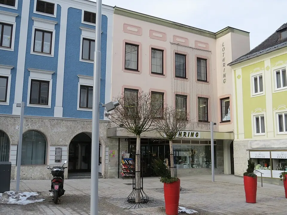 Wohn- und Geschäftshaus
