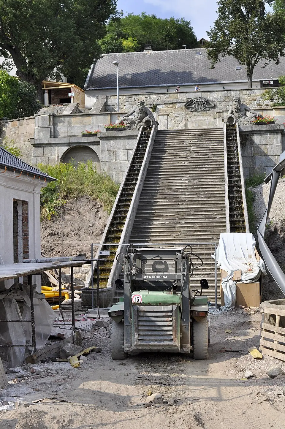 Torzo zámku Kuks s terasou a se schodištěm