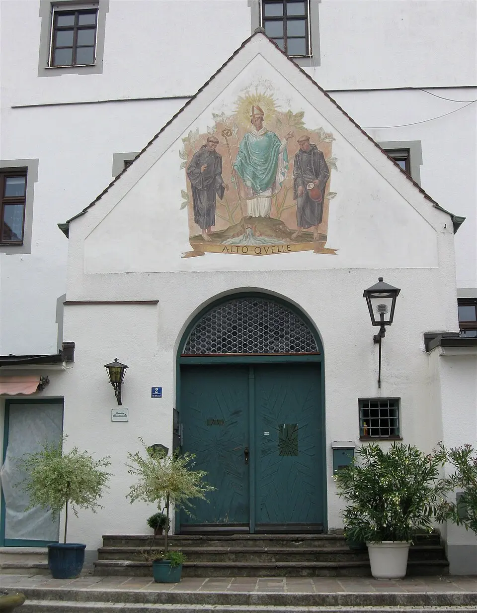 Immagine: Rufus46 · CC BY-SA 3.0 Ehemalige Klosterbibliothek mit Altobrunnen