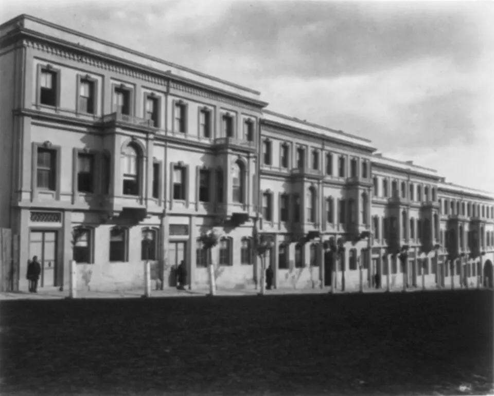 École tribale impériale
