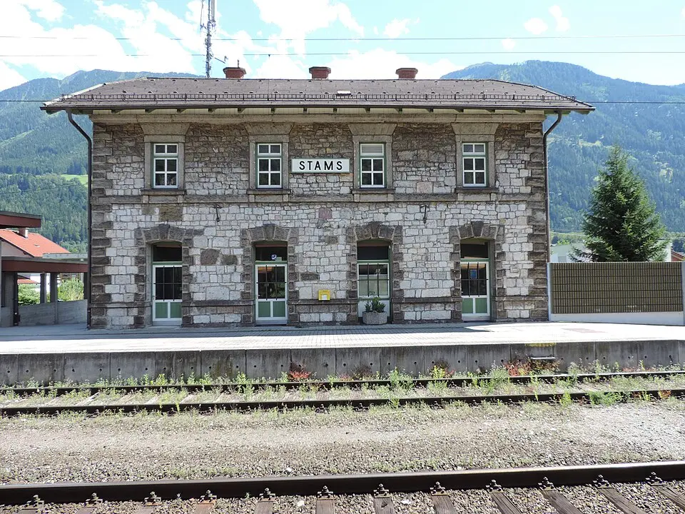 Aufnahmsgebäude Stams