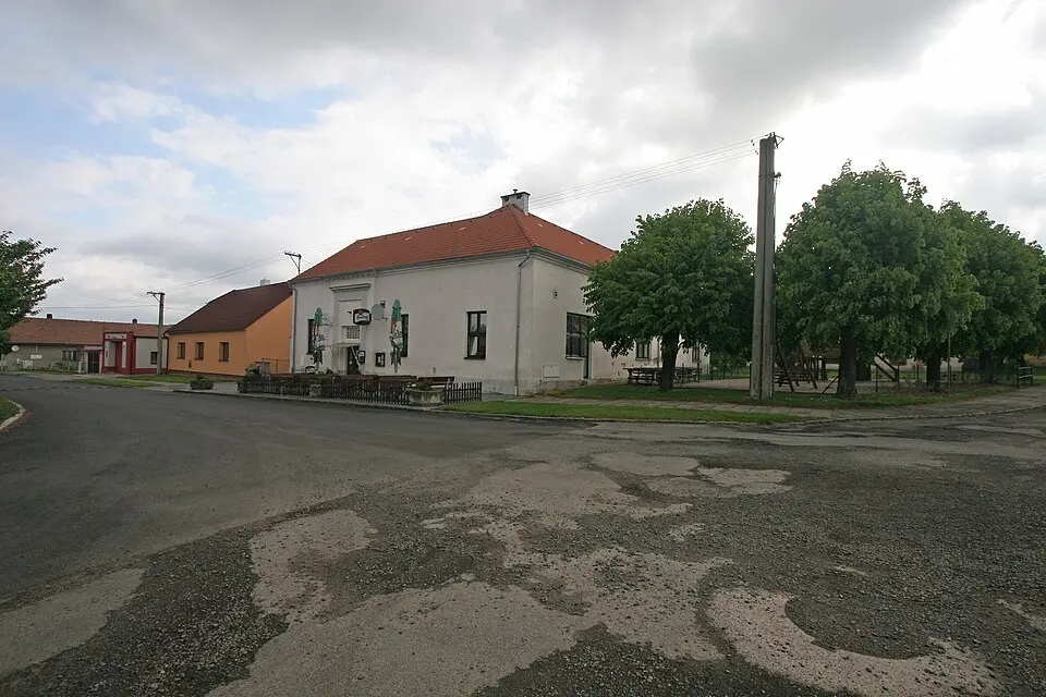 Image: Petr1888 · CC BY-SA 3.0 Staré Jesenčany