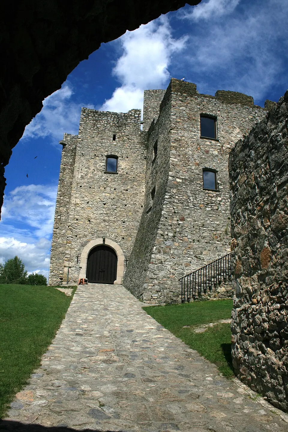 Hrad Strečno, Strečniansky hrad, veža bránová I.