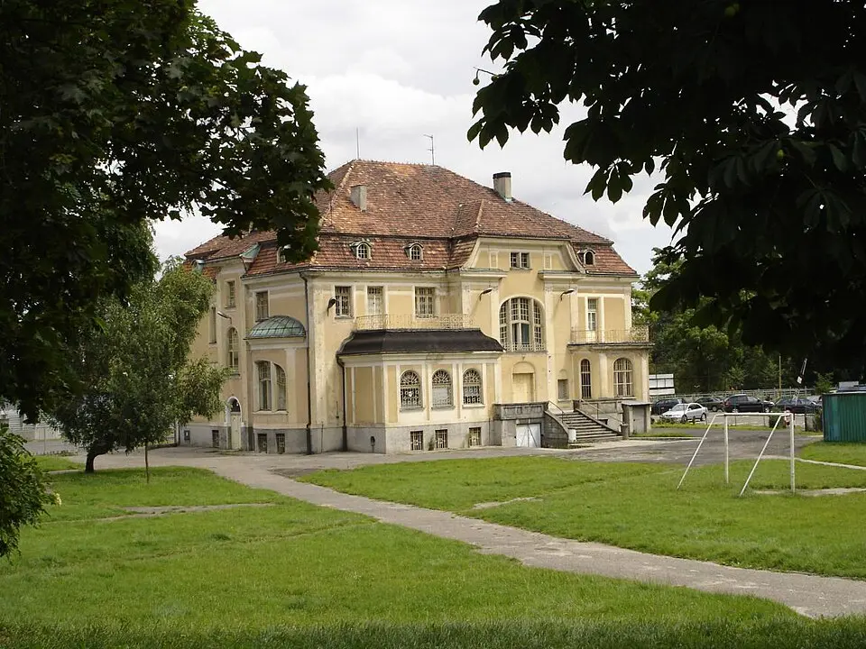 Pałac, ob. dom kultury