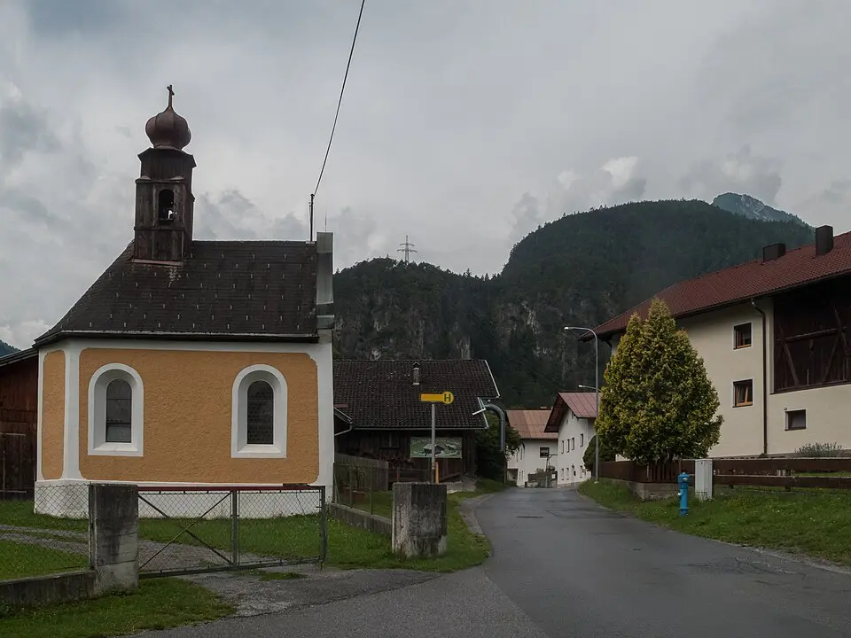 Image: Michielverbeek · CC BY-SA 3.0 AT Kapelle hl. Laurentius in Starkenbach