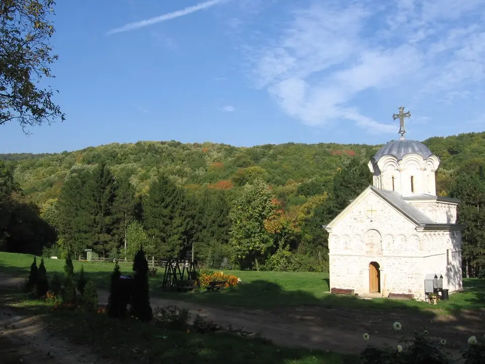 Slika: Jdjerich at English Wikipedia · CC BY 3.0 Манастир Старо Хопово