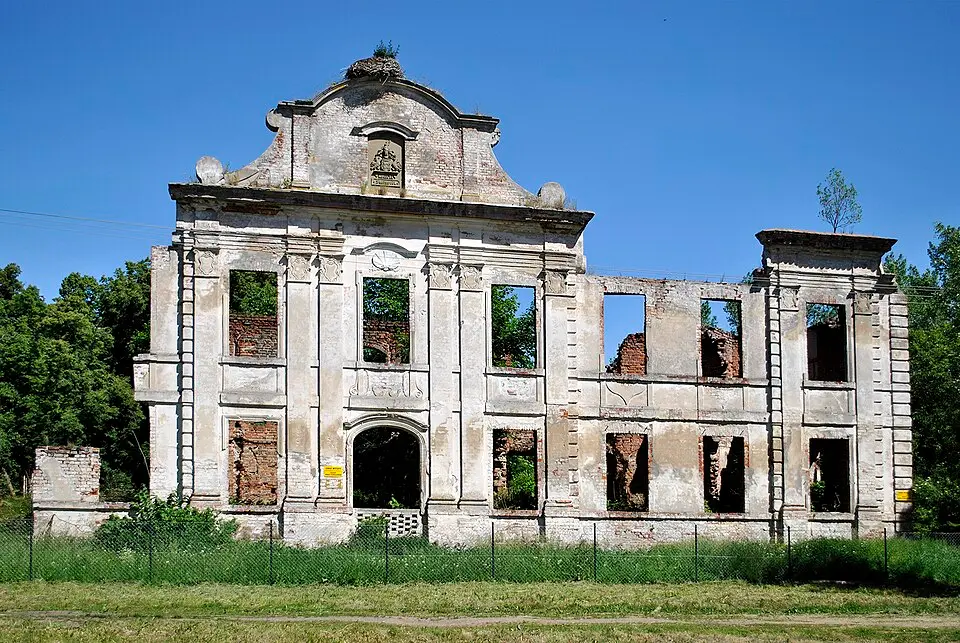 Pałac (ruina)