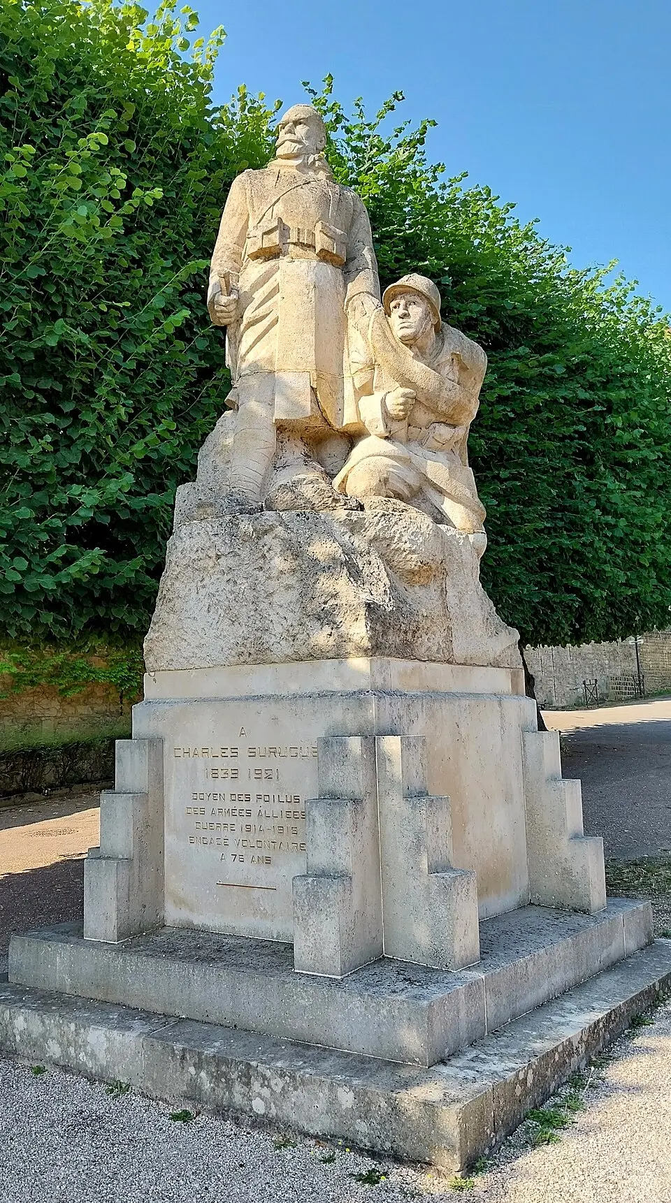 monument à Charles Surugue