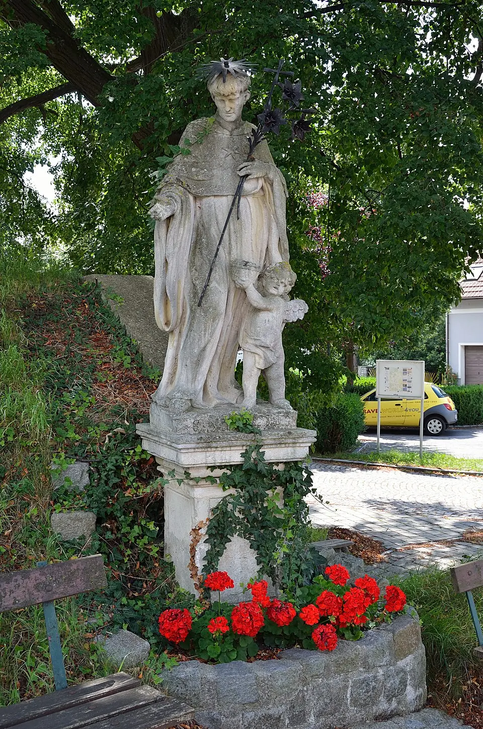 Image: Herzi Pinki · CC BY-SA 3.0 AT Statue Saint Nicholas, Kirchstetten