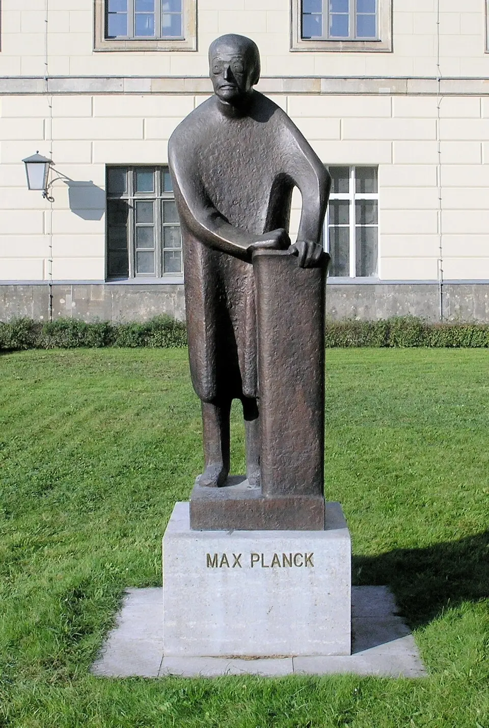 Max-Planck-Statue