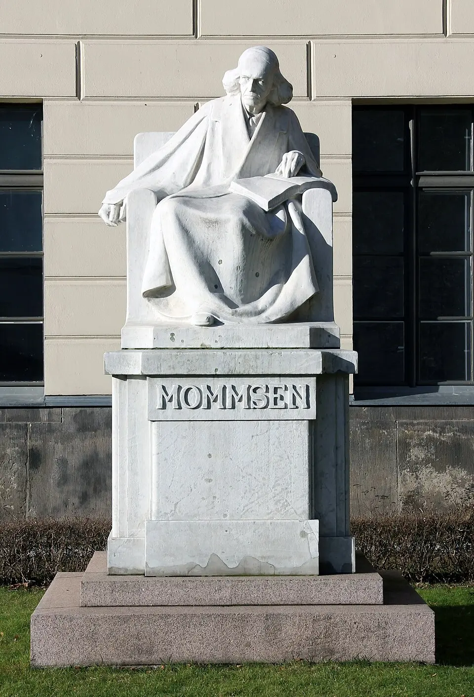 Theodor-Mommsen-Denkmal