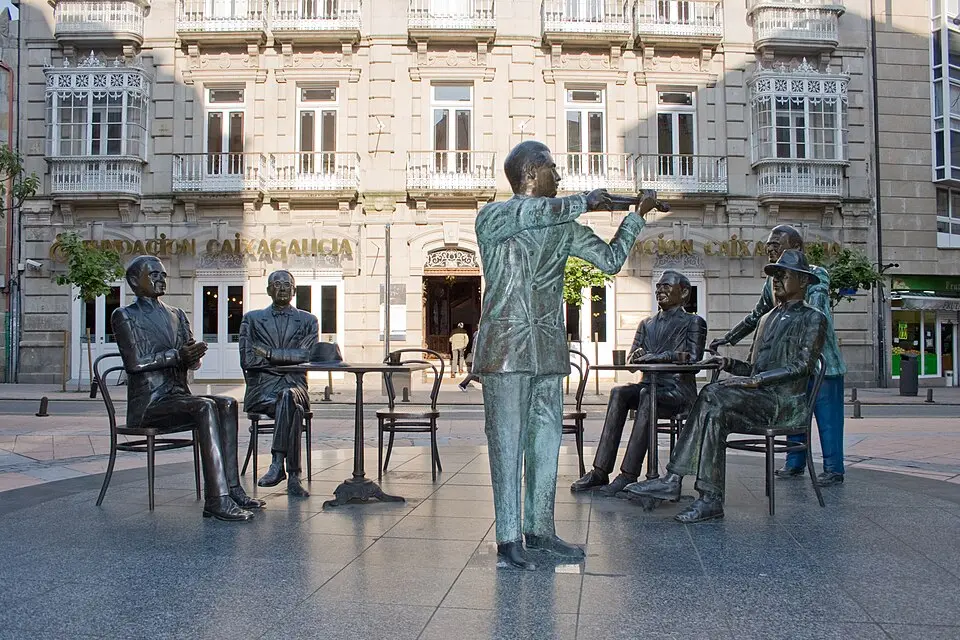 Kép: Iago · CC BY 2.0 Monumento a la Tertulia (Círculo Literario en el Café Moderno)