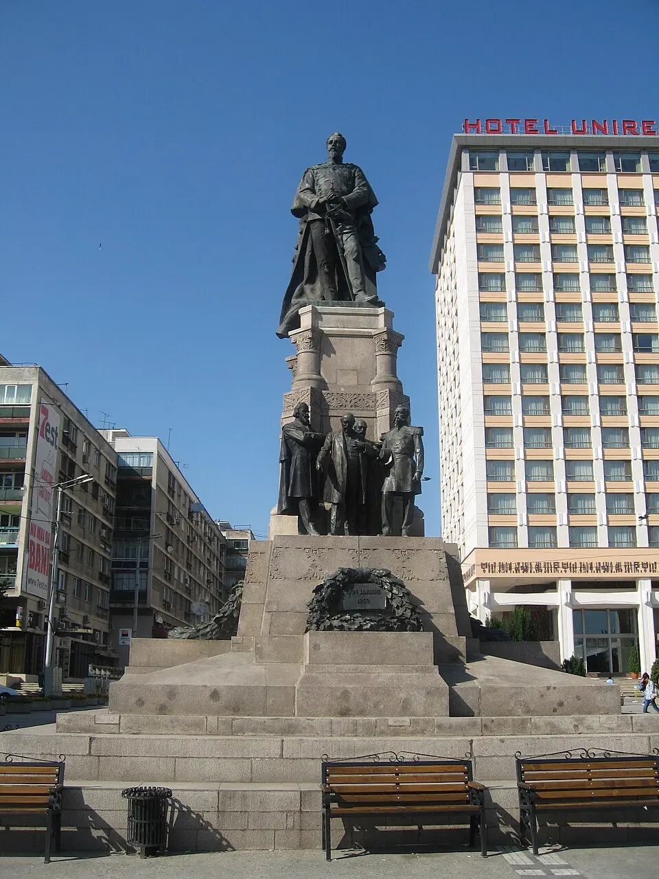 Statuia lui Alexandru Ioan Cuza din Iași
