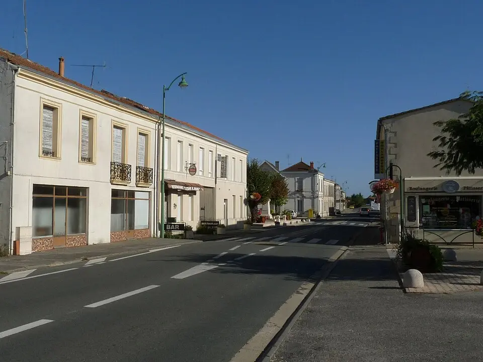 Immagine: Jack ma · CC BY-SA 3.0 Saint-Aubin-de-Blaye